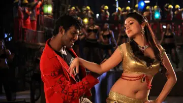 Backdrop to the movie "Madha Gaja Raja" #1782817