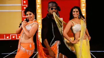 Backdrop to the movie "Madha Gaja Raja" #1782831