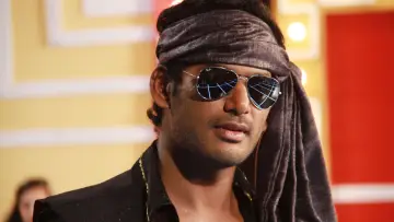 Backdrop to the movie "Madha Gaja Raja" #1782839