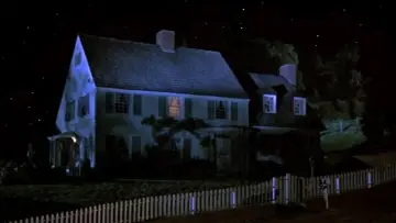 Backdrop to the movie "Invaders from Mars" #1026498