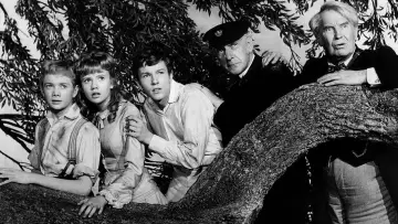 Backdrop to the movie "In Search of the Castaways" #1852865