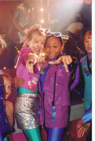 Poster to the movie "Zenon: Girl of the 21st Century" #1860045