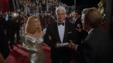 Backdrop to the movie "Naked Gun 33⅓: The Final Insult" #967594