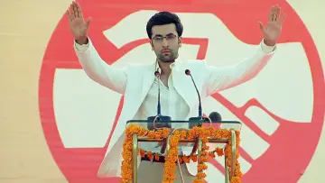 Backdrop to the movie "Raajneeti" #1892393