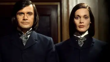 Backdrop to the movie "Dr Jekyll & Sister Hyde" #432757