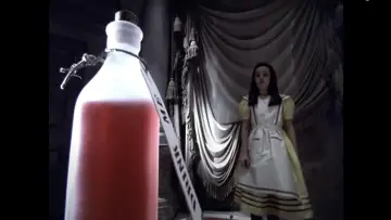 Backdrop to the movie "Alice in Wonderland" #999536