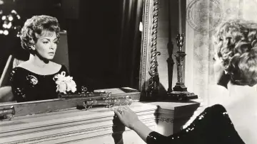 Backdrop to the movie "Portrait in Black" #1860378