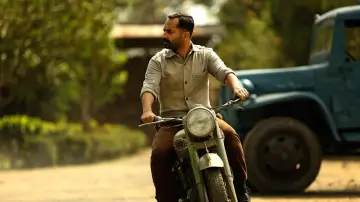 Backdrop to the movie "Iyobinte Pusthakam" #1622688