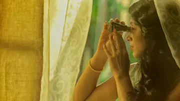 Backdrop to the movie "Iyobinte Pusthakam" #1622700