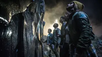 Backdrop to the movie "Power Rangers" #712569