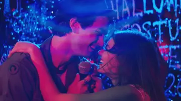 Backdrop to the movie "Naomi and Ely