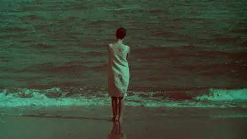 Backdrop to the movie "Entering the Sea" #1174738