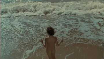 Backdrop to the movie "Entering the Sea" #1174739