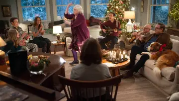 Backdrop to the movie "Love the Coopers" #898408