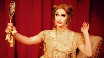 Backdrop to the movie "Drag Becomes Him" #1146941