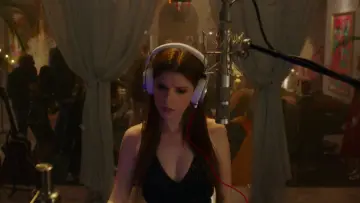 Backdrop to the movie "Pitch Perfect 3" #859279