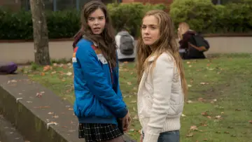 Backdrop to the movie "The Edge of Seventeen" #884181