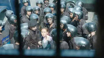 Backdrop to the movie "Clash" #1588000