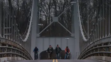 Backdrop to the movie "Super Dark Times" #999085