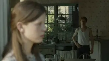Backdrop to the movie "Marrowbone" #869593