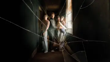 Backdrop to the movie "Marrowbone" #869633