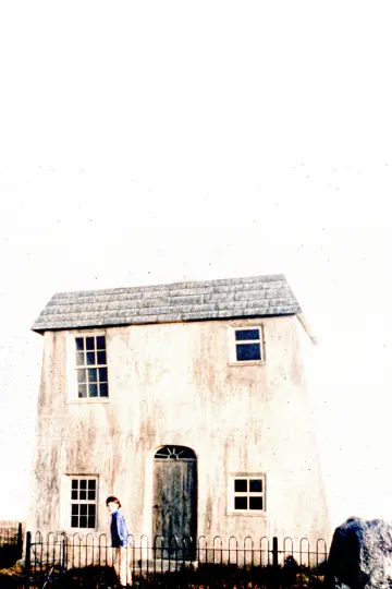 Poster to the movie "Paperhouse" #1012252