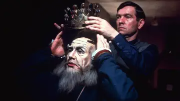 Backdrop to the movie "The Dresser" #1128690
