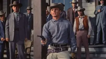Backdrop to the movie "Gunman