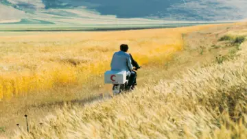 Backdrop to the movie "The Wind Will Carry Us" #1350592