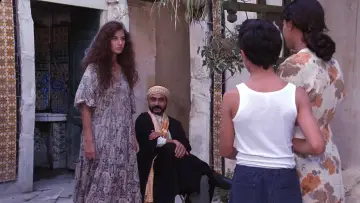 Backdrop to the movie "Halfaouine: Boy of the Terraces" #428716