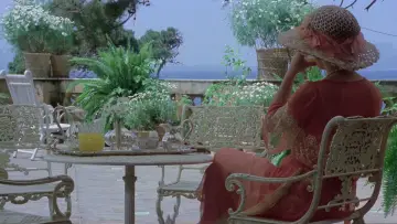 Backdrop to the movie "The Divine Nymph" #1133550