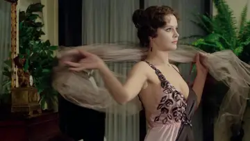 Backdrop to the movie "The Divine Nymph" #1133557