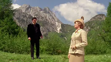Backdrop to the movie "The Yellow Rolls-Royce" #1853876