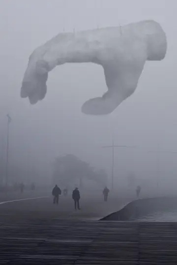 Poster to the movie "Landscape in the Mist" #1102155