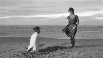 Backdrop to the movie "Girl with a Suitcase" #1159848
