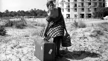 Backdrop to the movie "Girl with a Suitcase" #1159861