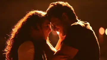Backdrop to the movie "Okka Ammayi Thappa" #1150645