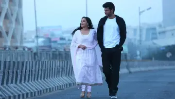 Backdrop to the movie "Okka Ammayi Thappa" #1150646