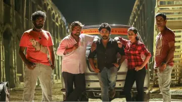 Backdrop to the movie "Thittam Pottu Thirudura Koottam" #1164166