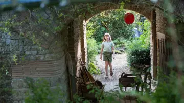 Backdrop to the movie "Christopher Robin" #805762