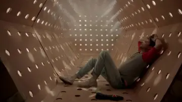 Backdrop to the movie "Dave Made a Maze" #1108954