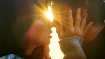 Backdrop to the movie "Radiance" #1623065