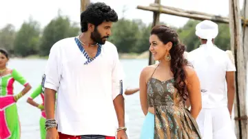 Backdrop to the movie "Pakka" #1163153