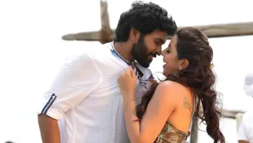 Backdrop to the movie "Pakka" #1163171