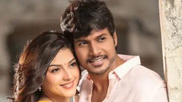 Backdrop to the movie "Nenjil Thunivirunthal" #1571615