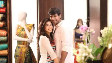 Backdrop to the movie "Nenjil Thunivirunthal" #1571618
