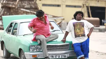 Backdrop to the movie "Gulaebaghavali" #1162125