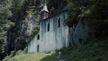 Backdrop to the movie "Hagazussa" #742603