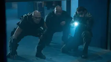 Backdrop to the movie "Security" #726501