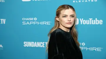 Backdrop to the movie "The Lodge" #1581150